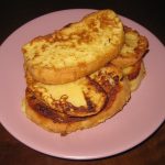 Макароны с колбасой, сыром и томатной пастой