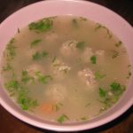 Макароны с колбасой, сыром и томатной пастой