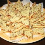 Фриттата со шпинатом, зеленым горошком и кусочками ветчины