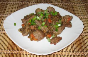 Пряная говядина с чечевицей