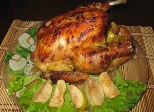 Курица с зелеными яблоками под горчичным соусом в духовке